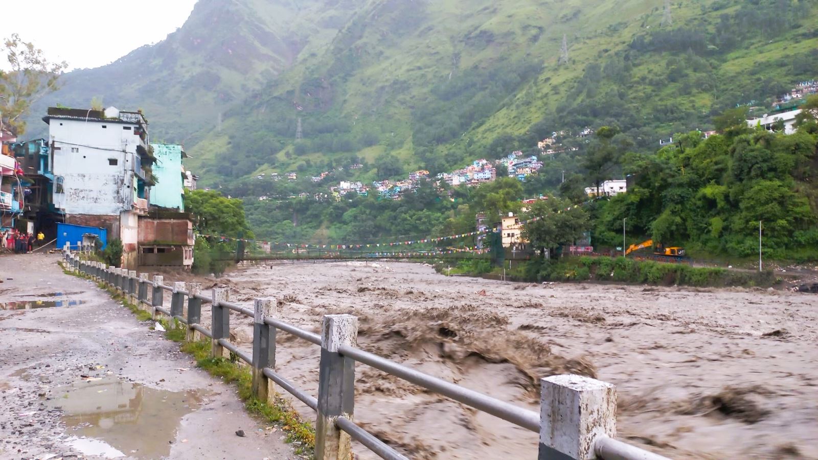 दार्चुलामा बाढीः थुनिएको महाकाली नदीमा पानी बग्न थाल्यो,  विद्युत र सञ्चार अवरुद्व